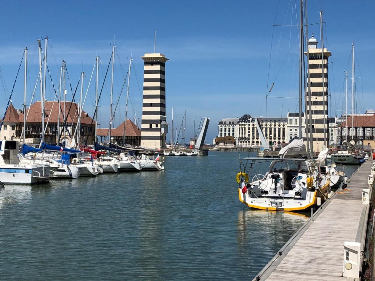 Cote Plage - Magnifique Appartement De Charme A Trouville Sur Mer - Linge - Lit Fait - Parking - Wifi - Classe Par L'Office Du Tourisme Buitenkant foto